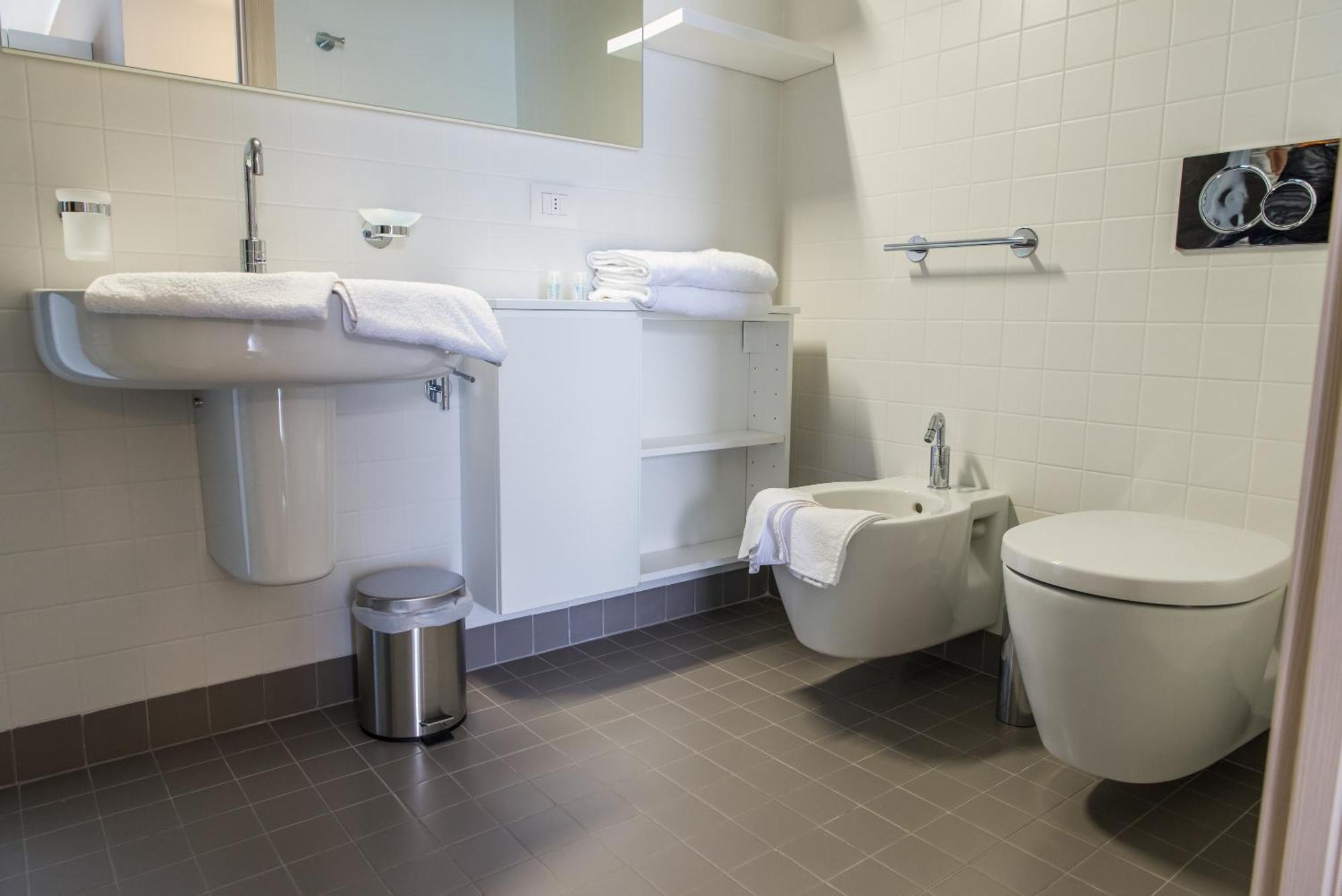 Ferienwohnung Residenza Luigina Varenna Zimmer foto