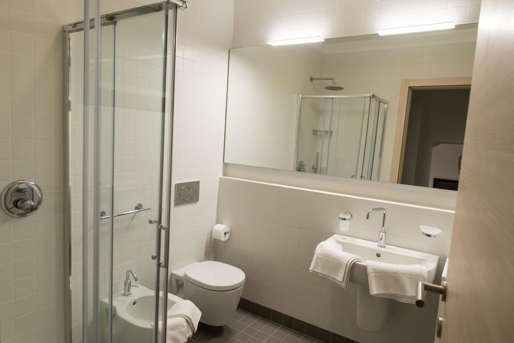 Ferienwohnung Residenza Luigina Varenna Zimmer foto