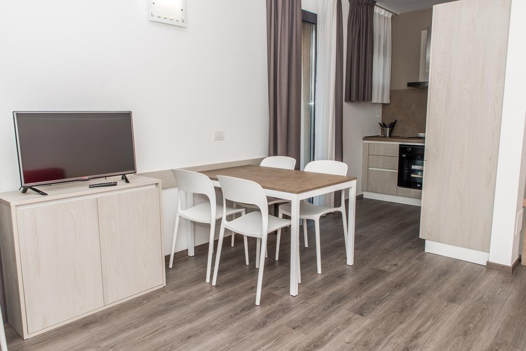 Ferienwohnung Residenza Luigina Varenna Zimmer foto